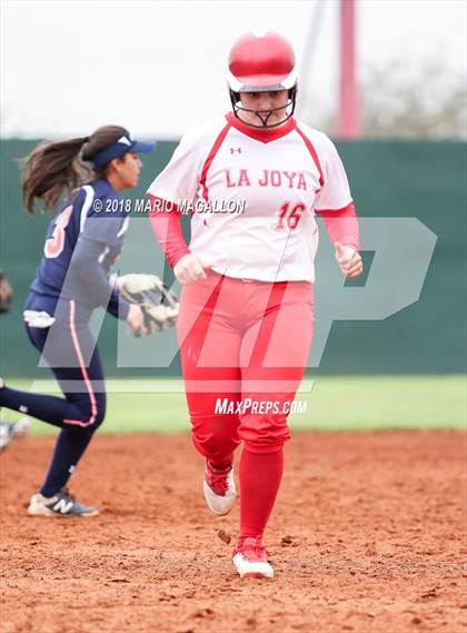 Thumbnail 3 in La Joya vs Economedes (La Joya Tournament) photogallery.