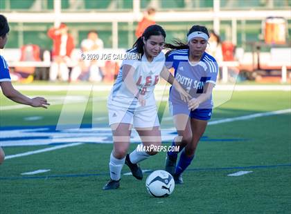 Thumbnail 1 in Lee [Robert E.] vs South San Antonio photogallery.