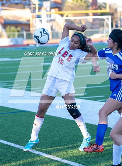 Thumbnail 2 in Lee [Robert E.] vs South San Antonio photogallery.