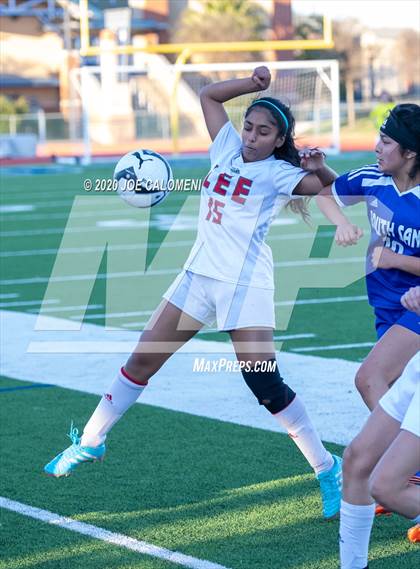 Thumbnail 1 in Lee [Robert E.] vs South San Antonio photogallery.