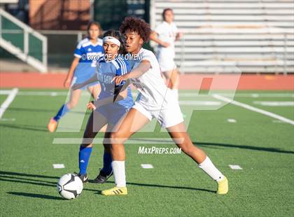 Thumbnail 3 in Lee [Robert E.] vs South San Antonio photogallery.