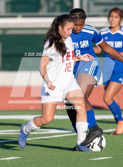 Thumbnail 1 in Lee [Robert E.] vs South San Antonio photogallery.