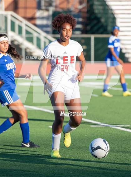 Thumbnail 1 in Lee [Robert E.] vs South San Antonio photogallery.