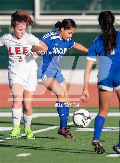 Thumbnail 2 in Lee [Robert E.] vs South San Antonio photogallery.