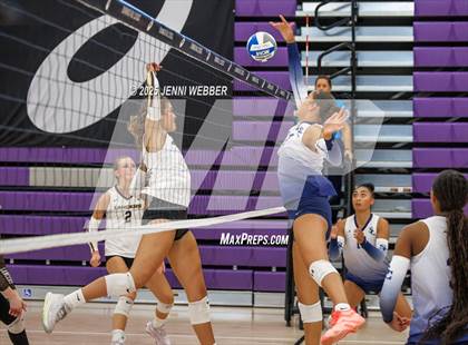Thumbnail 3 in Sierra Canyon vs. Saint Francis (Durango Fall Classic) photogallery.