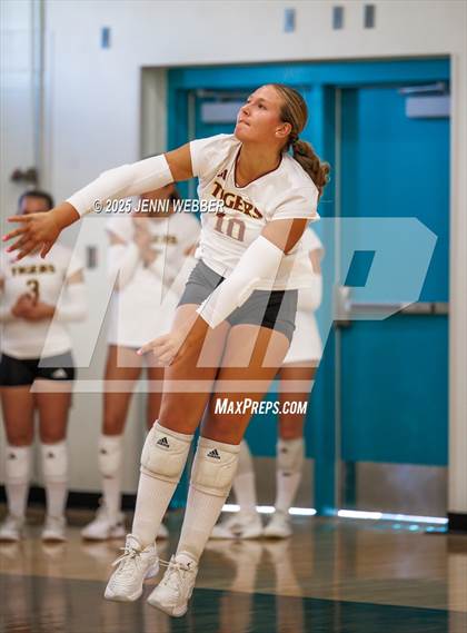 Thumbnail 1 in Sierra Canyon vs. Saint Francis (Durango Fall Classic) photogallery.