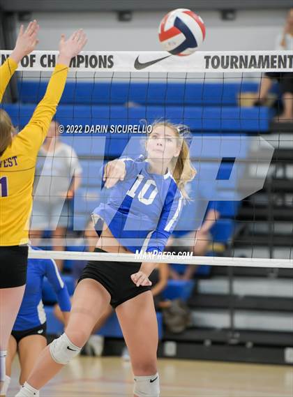 Thumbnail 3 in Norco vs. Southwest (Nike TOC Southwest) photogallery.