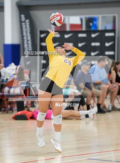 Thumbnail 2 in Norco vs. Southwest (Nike TOC Southwest) photogallery.
