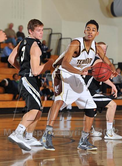 Thumbnail 2 in Arapahoe vs. Palmer (Rock Canyon Winter Shootout) photogallery.