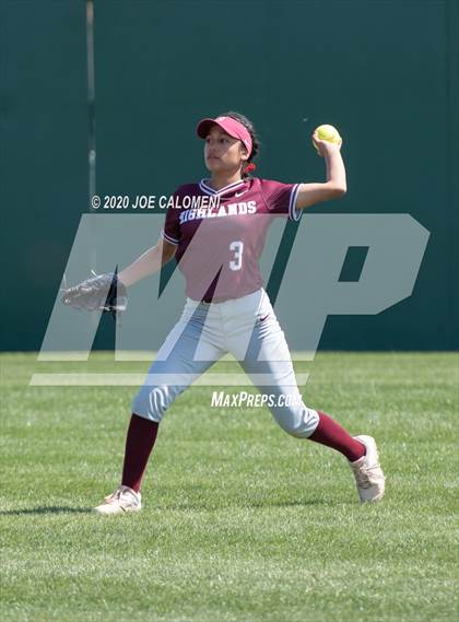Thumbnail 3 in Reagan [Ronald] vs Highlands (NEISD Softball Tournament) photogallery.