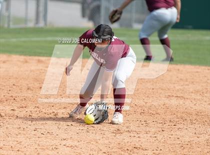 Thumbnail 2 in Reagan [Ronald] vs Highlands (NEISD Softball Tournament) photogallery.