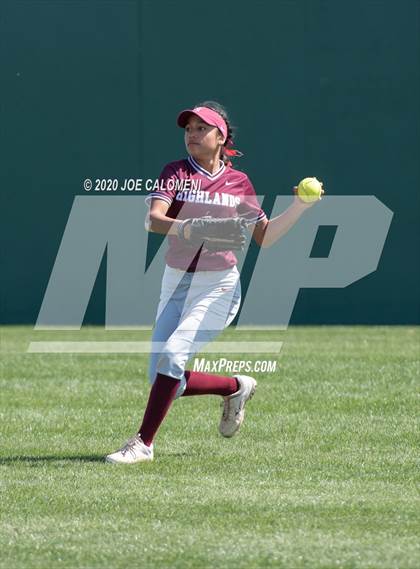 Thumbnail 3 in Reagan [Ronald] vs Highlands (NEISD Softball Tournament) photogallery.