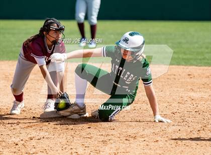 Thumbnail 2 in Reagan [Ronald] vs Highlands (NEISD Softball Tournament) photogallery.