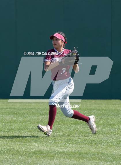 Thumbnail 2 in Reagan [Ronald] vs Highlands (NEISD Softball Tournament) photogallery.
