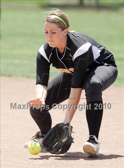 Thumbnail 2 in Hughson vs. Escalon (CIF SJS D5 Final) photogallery.