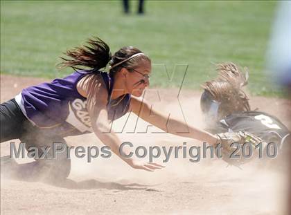 Thumbnail 1 in Hughson vs. Escalon (CIF SJS D5 Final) photogallery.