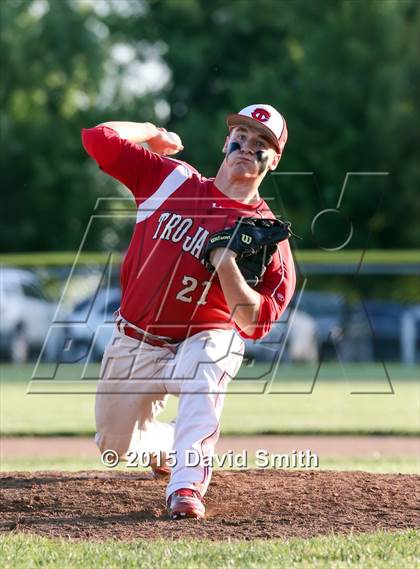 Thumbnail 3 in Lexington vs Carrollton (MSHSAA Class 3 District Playoff) photogallery.