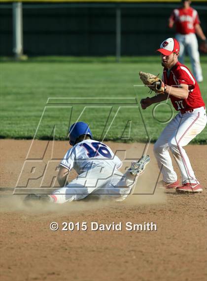 Thumbnail 1 in Lexington vs Carrollton (MSHSAA Class 3 District Playoff) photogallery.