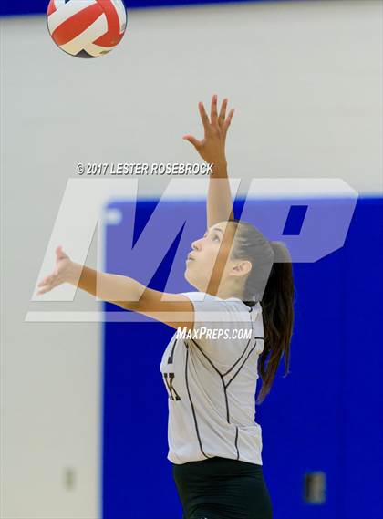 Thumbnail 2 in Clark @ Taft photogallery.