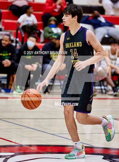 Thumbnail 2 in Oakland Tech vs. Kennedy (Cordova Christmas Classic) photogallery.
