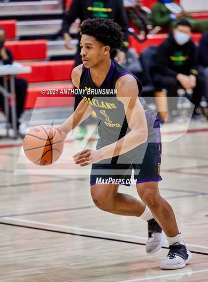 Thumbnail 1 in Oakland Tech vs. Kennedy (Cordova Christmas Classic) photogallery.