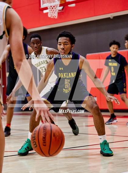 Thumbnail 1 in Oakland Tech vs. Kennedy (Cordova Christmas Classic) photogallery.
