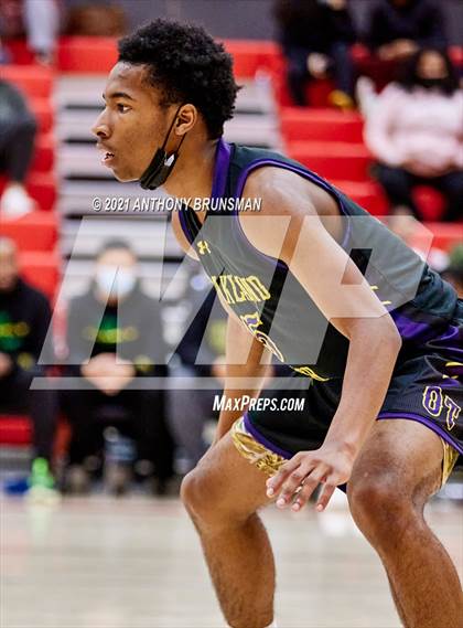 Thumbnail 3 in Oakland Tech vs. Kennedy (Cordova Christmas Classic) photogallery.