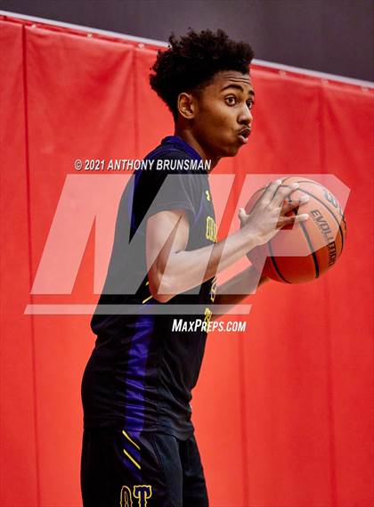 Thumbnail 2 in Oakland Tech vs. Kennedy (Cordova Christmas Classic) photogallery.
