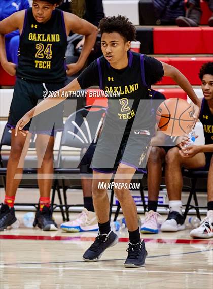 Thumbnail 1 in Oakland Tech vs. Kennedy (Cordova Christmas Classic) photogallery.