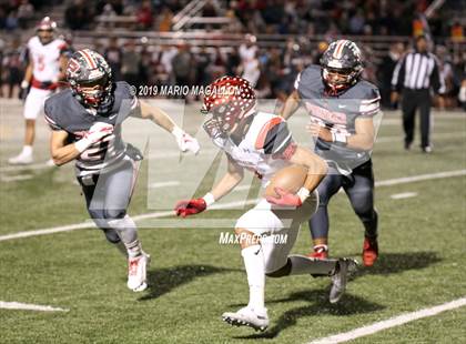 Thumbnail 2 in Southside vs Pioneer (UIL 5A Bi-District Playoff) photogallery.