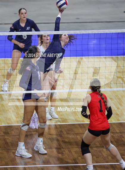 Thumbnail 3 in Pine Creek vs. Loveland (CHSAA 5A First Round Elimination Bracket) photogallery.