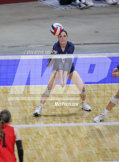 Thumbnail 3 in Pine Creek vs. Loveland (CHSAA 5A First Round Elimination Bracket) photogallery.