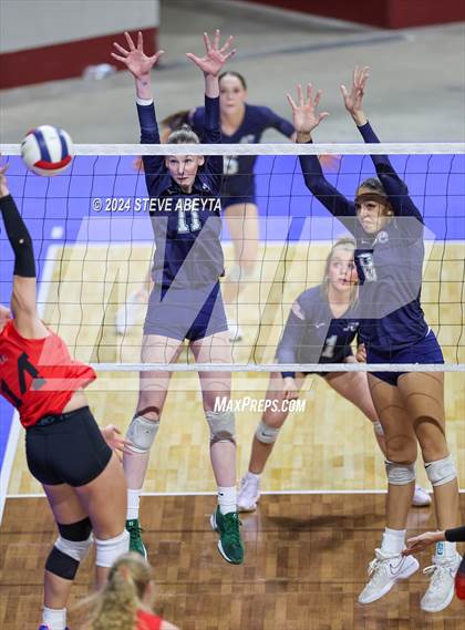 Thumbnail 1 in Pine Creek vs. Loveland (CHSAA 5A First Round Elimination Bracket) photogallery.
