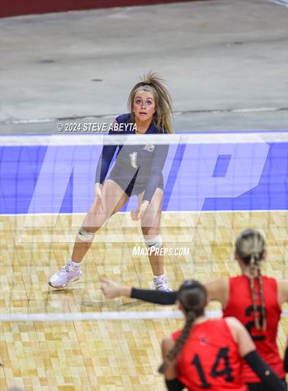 Thumbnail 1 in Pine Creek vs. Loveland (CHSAA 5A First Round Elimination Bracket) photogallery.