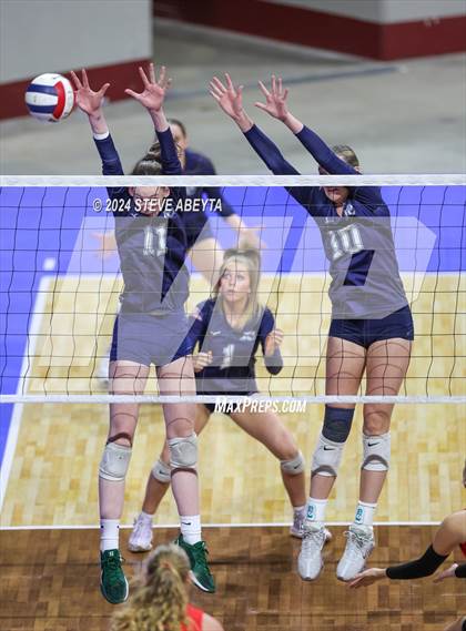 Thumbnail 3 in Pine Creek vs. Loveland (CHSAA 5A First Round Elimination Bracket) photogallery.