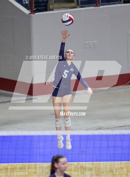 Thumbnail 1 in Pine Creek vs. Loveland (CHSAA 5A First Round Elimination Bracket) photogallery.