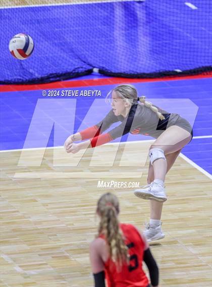 Thumbnail 2 in Pine Creek vs. Loveland (CHSAA 5A First Round Elimination Bracket) photogallery.