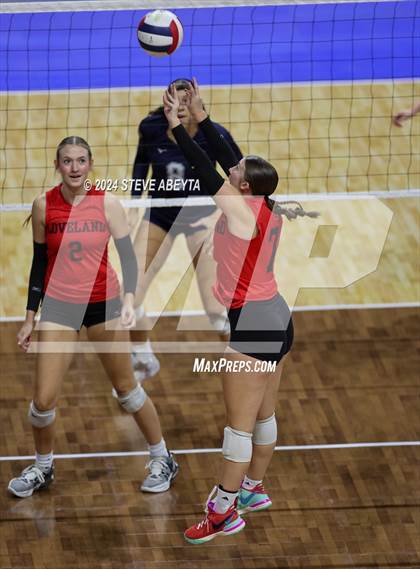 Thumbnail 3 in Pine Creek vs. Loveland (CHSAA 5A First Round Elimination Bracket) photogallery.