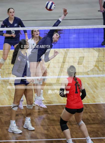 Thumbnail 1 in Pine Creek vs. Loveland (CHSAA 5A First Round Elimination Bracket) photogallery.