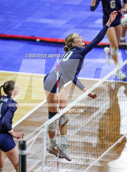 Thumbnail 3 in Pine Creek vs. Loveland (CHSAA 5A First Round Elimination Bracket) photogallery.