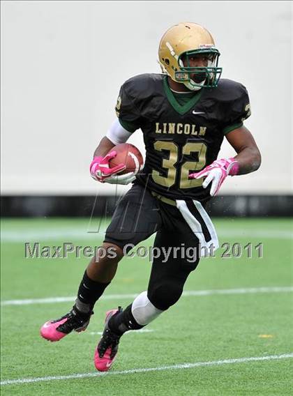 Thumbnail 2 in Lincoln vs. Armwood (FHSAA 4A Final) photogallery.