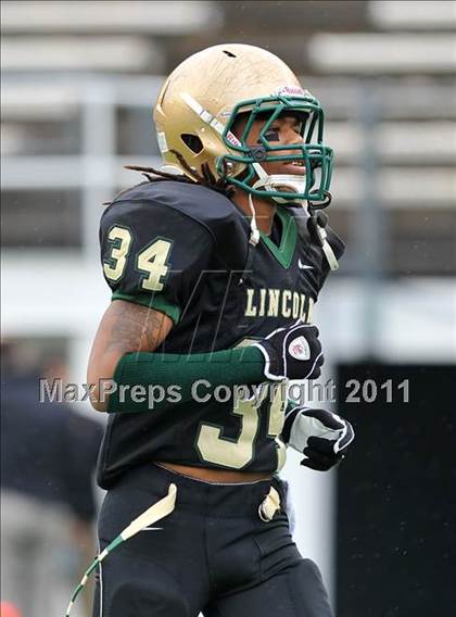 Thumbnail 1 in Lincoln vs. Armwood (FHSAA 4A Final) photogallery.
