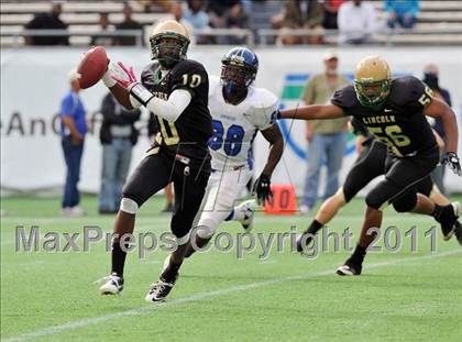 Thumbnail 3 in Lincoln vs. Armwood (FHSAA 4A Final) photogallery.