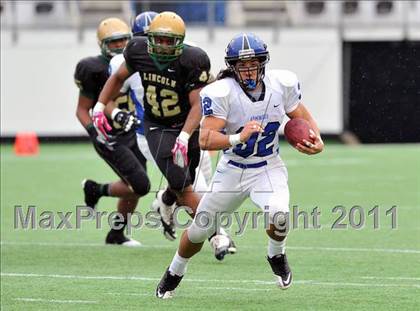 Thumbnail 2 in Lincoln vs. Armwood (FHSAA 4A Final) photogallery.