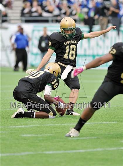 Thumbnail 3 in Lincoln vs. Armwood (FHSAA 4A Final) photogallery.