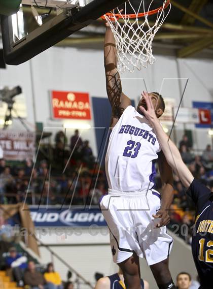 Thumbnail 2 in New Rochelle vs. Northport (NYSPHSAA Class AA Semifinal) photogallery.