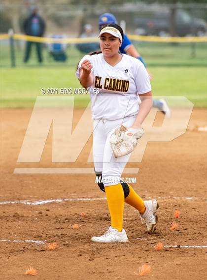 Thumbnail 2 in El Camino vs Grossmont (Cougar Classic) photogallery.