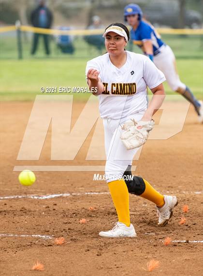 Thumbnail 1 in El Camino vs Grossmont (Cougar Classic) photogallery.