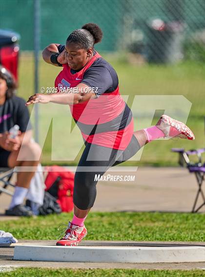 Thumbnail 3 in UIL 6A Track & Field Area 21&22 (Shot Put) photogallery.