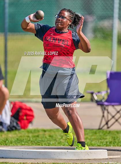 Thumbnail 1 in UIL 6A Track & Field Area 21&22 (Shot Put) photogallery.